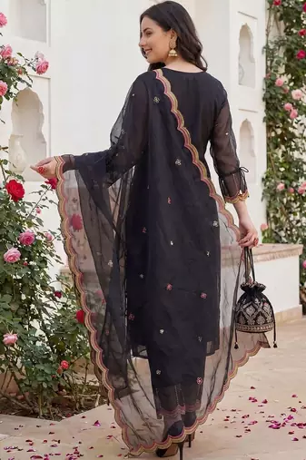 Women Floral Embroidered Regular Thread Work Kurta with Trousers & With Dupatta