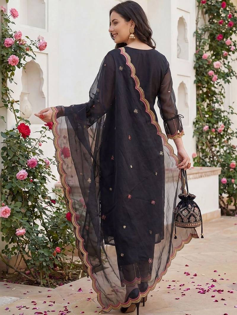 Women Floral Embroidered Regular Thread Work Kurta with Trousers & With Dupatta