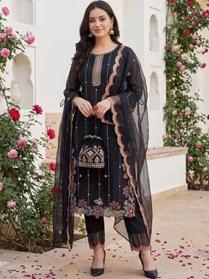 Women Floral Embroidered Regular Thread Work Kurta with Trousers & With Dupatta 5