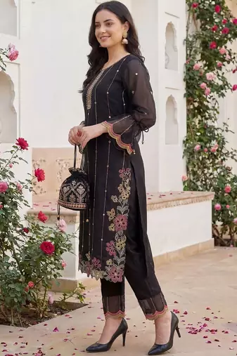 Women Floral Embroidered Regular Thread Work Kurta with Trousers & With Dupatta