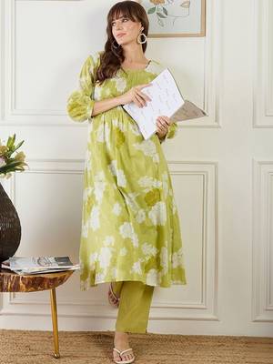 Women Floral Printed Empire Pure Cotton Kurta with Trousers 1