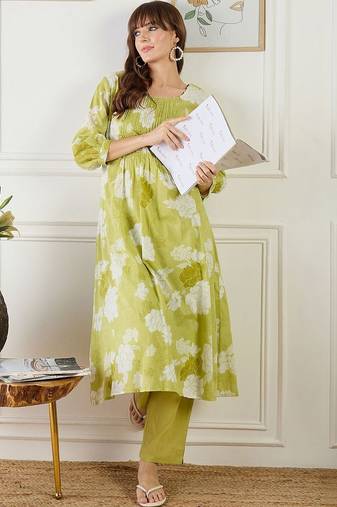 Women Floral Printed Empire Pure Cotton Kurta with Trousers