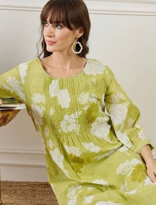 Women Floral Printed Empire Pure Cotton Kurta with Trousers 2
