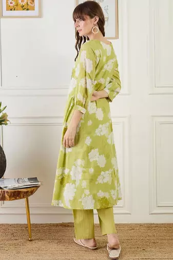 Women Floral Printed Empire Pure Cotton Kurta with Trousers