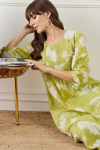 Women Floral Printed Empire Pure Cotton Kurta with Trousers