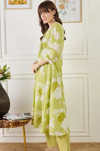 Women Floral Printed Empire Pure Cotton Kurta with Trousers
