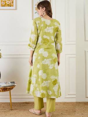 Women Floral Printed Empire Pure Cotton Kurta with Trousers 7