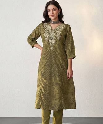 Women Ethnic Motifs Printed Regular Thread Work Kurta with Trousers 1