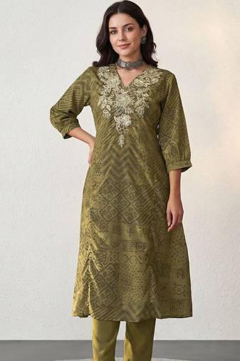 Women Ethnic Motifs Printed Regular Thread Work Kurta with Trousers
