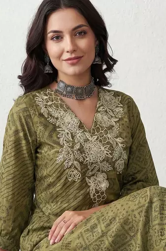 Women Ethnic Motifs Printed Regular Thread Work Kurta with Trousers