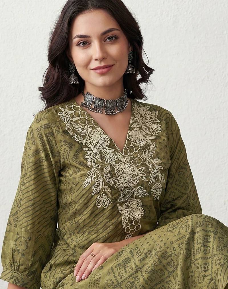 Women Ethnic Motifs Printed Regular Thread Work Kurta with Trousers
