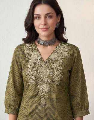 Women Ethnic Motifs Printed Regular Thread Work Kurta with Trousers 3