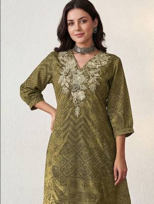Women Ethnic Motifs Printed Regular Thread Work Kurta with Trousers 4