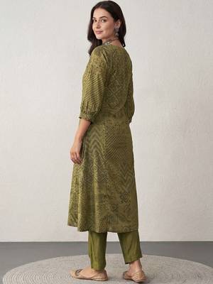 Women Ethnic Motifs Printed Regular Thread Work Kurta with Trousers 7