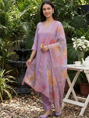 Women Floral Embroidered Regular Thread Work Kurta with Trousers & With Dupatta 3