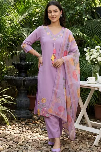 Women Floral Embroidered Regular Thread Work Kurta with Trousers & With Dupatta