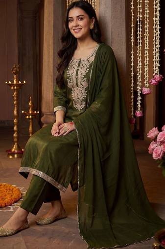 Women Ethnic Motifs Embroidered Regular Sequinned Kurta with Trousers & With Dupatta