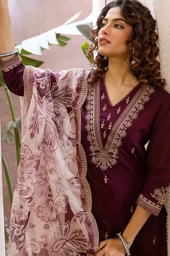 Women Ethnic Motifs Embroidered Regular Kurta with Patiala & With Dupatta