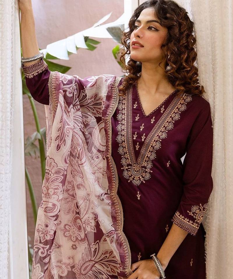 Women Ethnic Motifs Embroidered Regular Kurta with Patiala & With Dupatta
