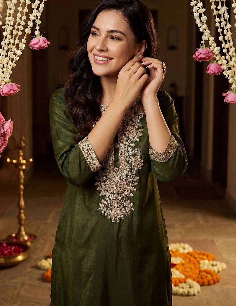 Women Ethnic Motifs Embroidered Regular Kurta with Trousers & With Dupatta