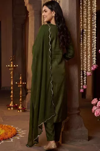 Women Ethnic Motifs Embroidered Regular Kurta with Trousers & With Dupatta