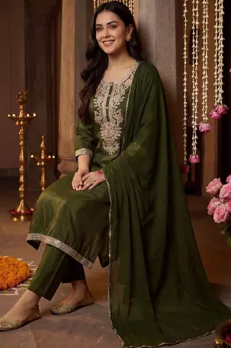 Women Ethnic Motifs Embroidered Regular Kurta with Trousers & With Dupatta