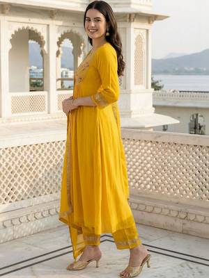 Women Floral Embroidered Pleated Liva Kurta with Palazzos & With Dupatta 3
