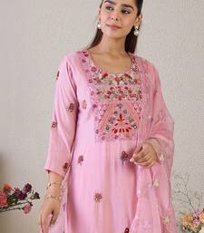 Women Floral Embroidered Regular Thread Work Kurta with Trousers & With Dupatta
