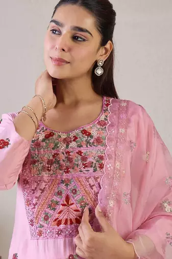 Women Floral Embroidered Regular Thread Work Kurta with Trousers & With Dupatta