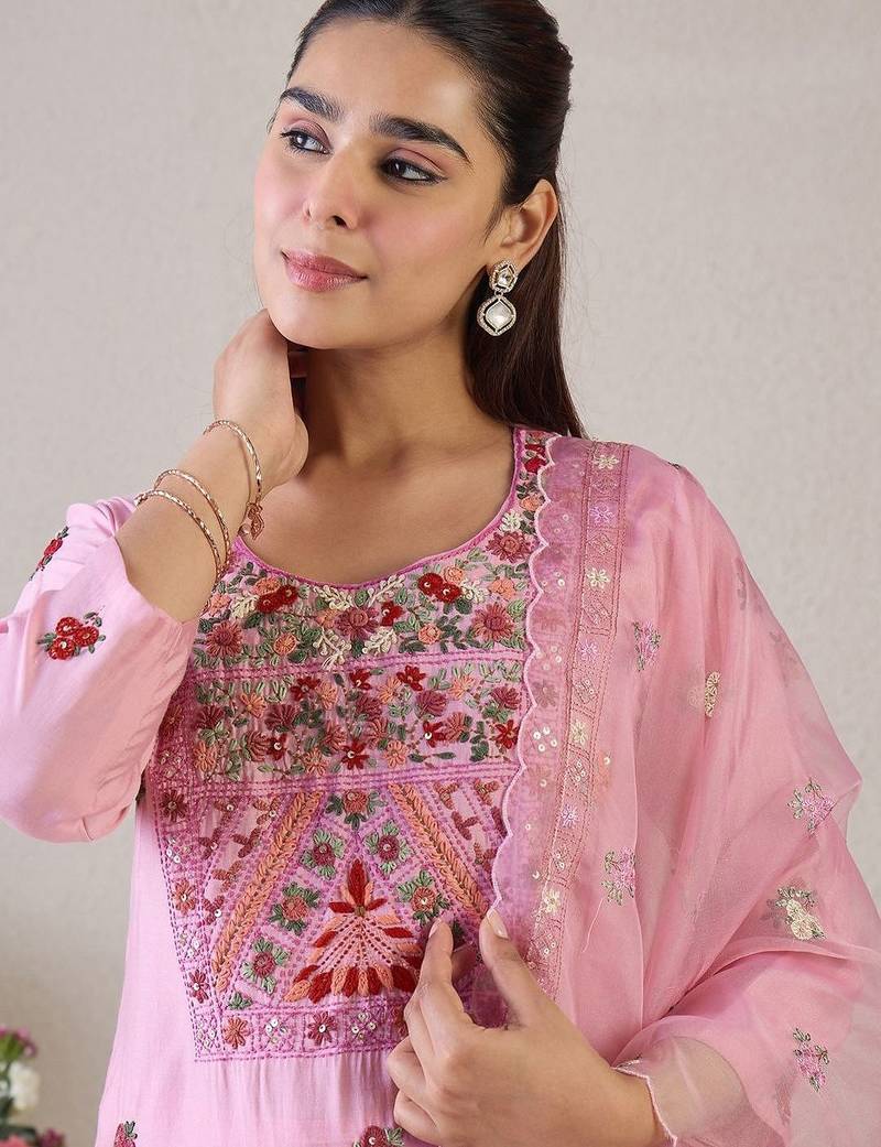 Women Floral Embroidered Regular Thread Work Kurta with Trousers & With Dupatta
