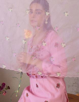 Women Floral Embroidered Regular Thread Work Kurta with Trousers & With Dupatta 3