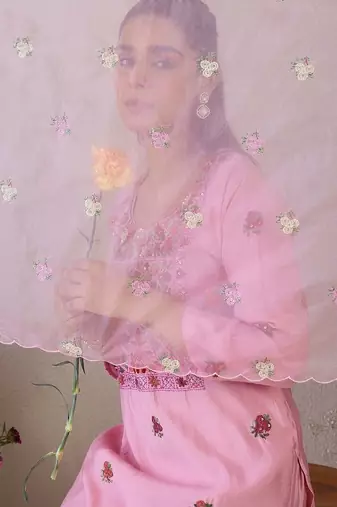 Women Floral Embroidered Regular Thread Work Kurta with Trousers & With Dupatta