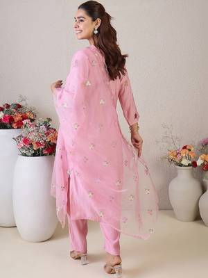 Women Floral Embroidered Regular Thread Work Kurta with Trousers & With Dupatta 5