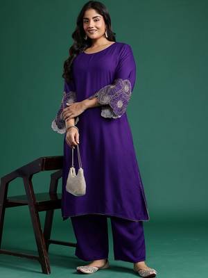 Women Floral Embroidered Regular Kurta with Palazzos 1
