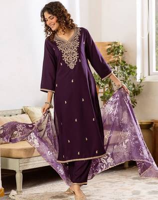 Women Ethnic Motifs Embroidered Regular Thread Work Kurta with Trousers & With Dupatta 3