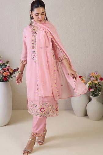 Women Floral Embroidered Regular Thread Work Kurta with Trousers & With Dupatta