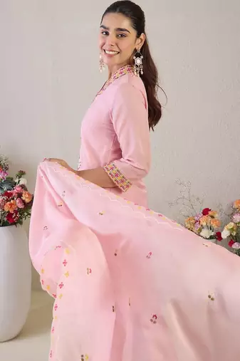 Women Floral Embroidered Regular Thread Work Kurta with Trousers & With Dupatta