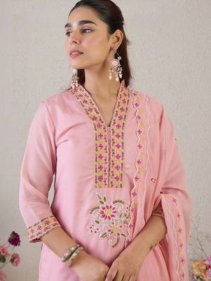 Women Floral Embroidered Regular Thread Work Kurta with Trousers & With Dupatta 3