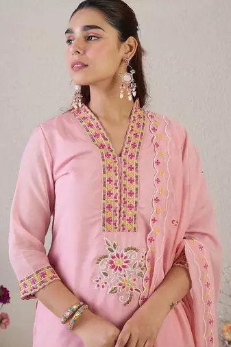 Women Floral Embroidered Regular Thread Work Kurta with Trousers & With Dupatta