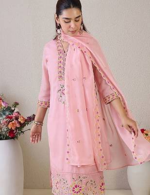 Women Floral Embroidered Regular Thread Work Kurta with Trousers & With Dupatta 4