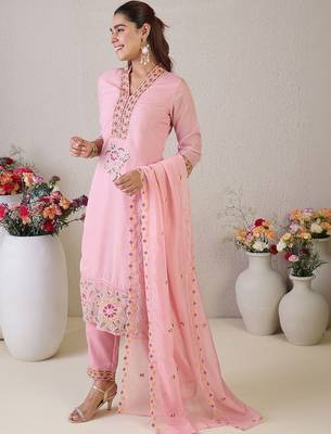 Women Floral Embroidered Regular Thread Work Kurta with Trousers & With Dupatta 6