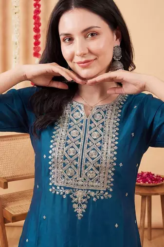 Women Ethnic Motifs Embroidered Regular Thread Work Kurta with Trousers & With Dupatta