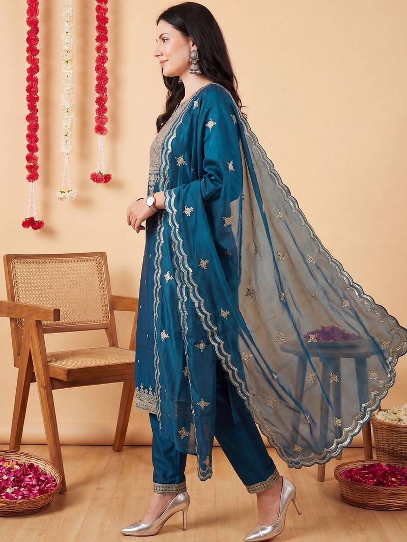 Women Ethnic Motifs Embroidered Regular Thread Work Kurta with Trousers & With Dupatta