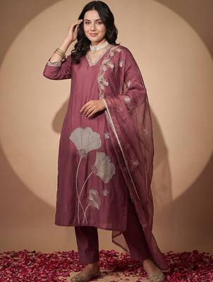 Women Floral Embroidered Regular Thread Work Kurta with Trousers & With Dupatta 1