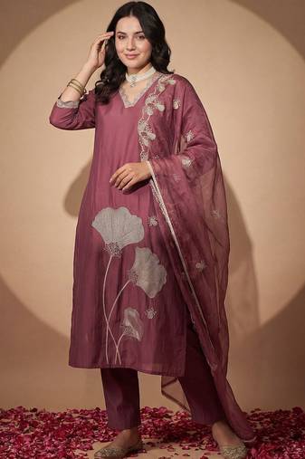 Women Floral Embroidered Regular Thread Work Kurta with Trousers & With Dupatta