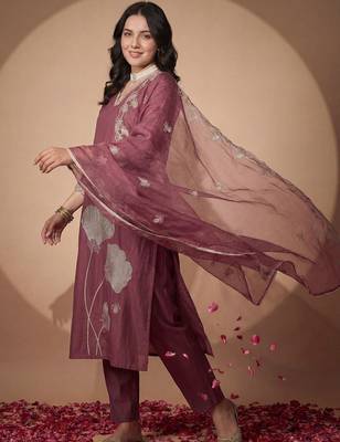 Women Floral Embroidered Regular Thread Work Kurta with Trousers & With Dupatta 2