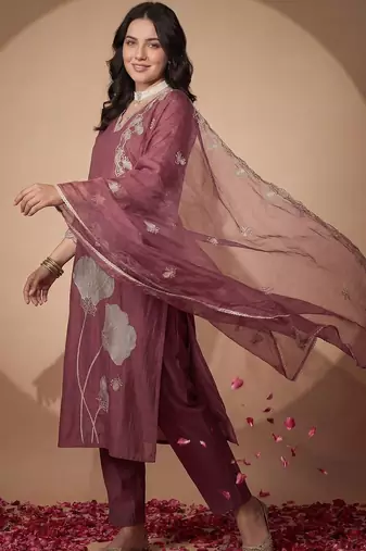 Women Floral Embroidered Regular Thread Work Kurta with Trousers & With Dupatta