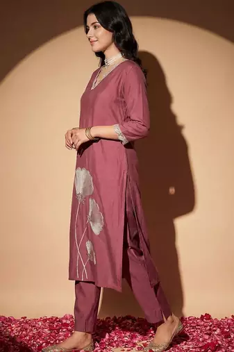 Women Floral Embroidered Regular Thread Work Kurta with Trousers & With Dupatta