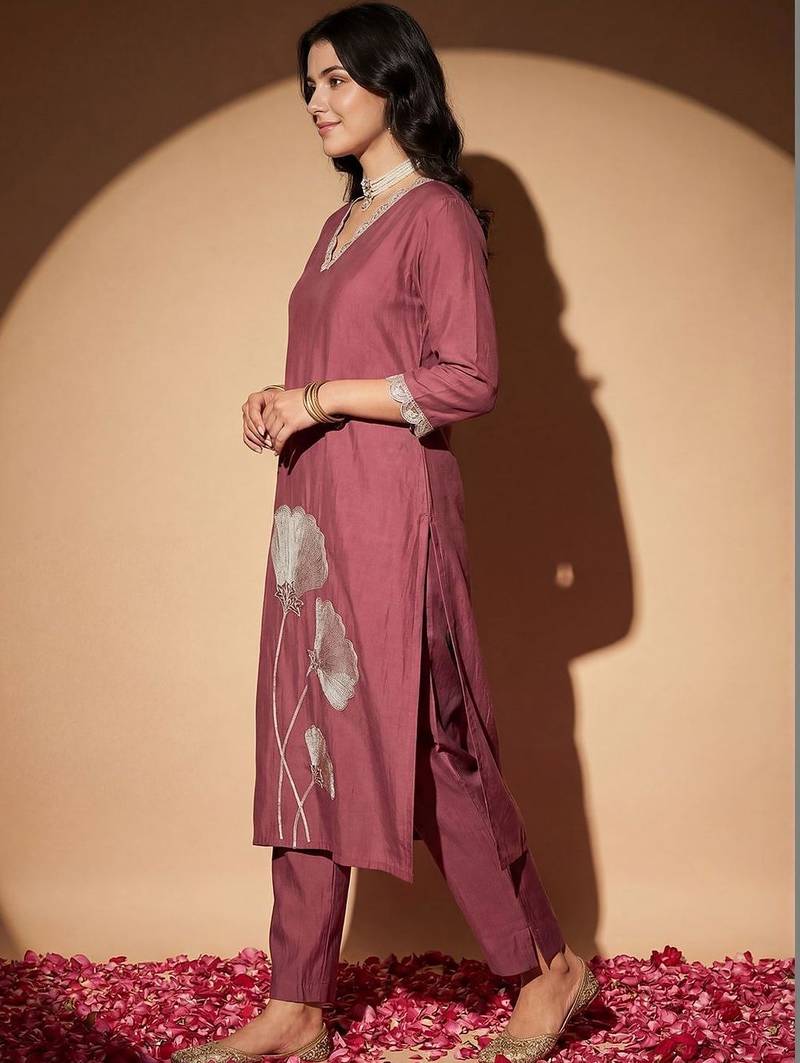 Women Floral Embroidered Regular Thread Work Kurta with Trousers & With Dupatta