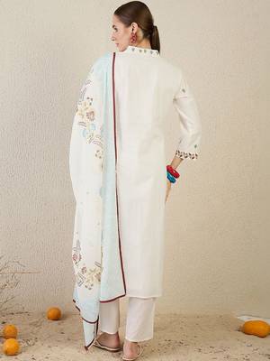 Women Floral Embroidered Regular Thread Work Pure Cotton Kurta with Trousers & With Dupatta 7